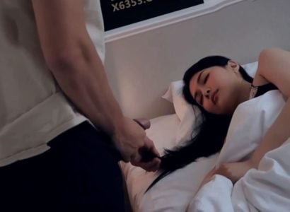 Mẹ kế bắt gặp con trai tự sướng và cả hai đã quan hệ tình dục