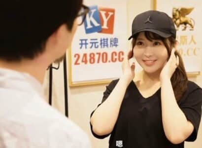 Chịch cô gái xinh đẹp giao hàng đến