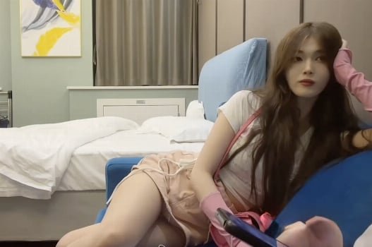 Mời các em gái tham gia buổi giao lưu tập thể đấy