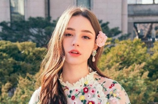 Phim nóng của người đẹp Dasha Taran đang được ưa chuộng